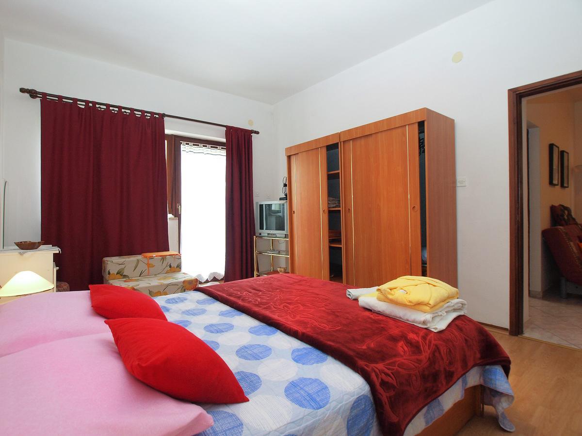 Apartment Vladimira 1569 พูลา ภายนอก รูปภาพ