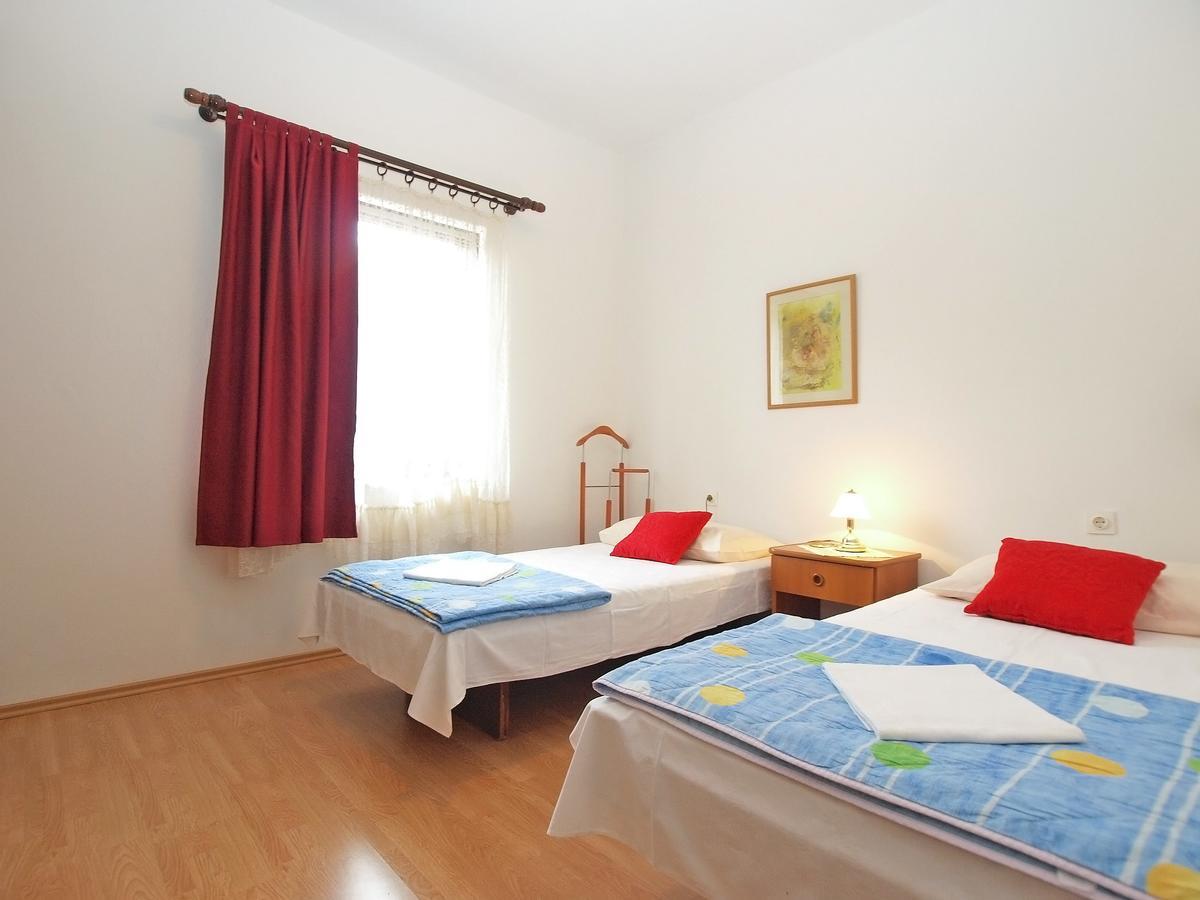 Apartment Vladimira 1569 พูลา ภายนอก รูปภาพ