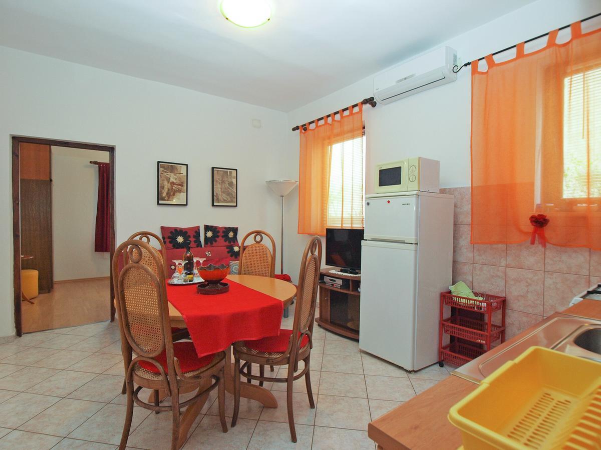 Apartment Vladimira 1569 พูลา ภายนอก รูปภาพ