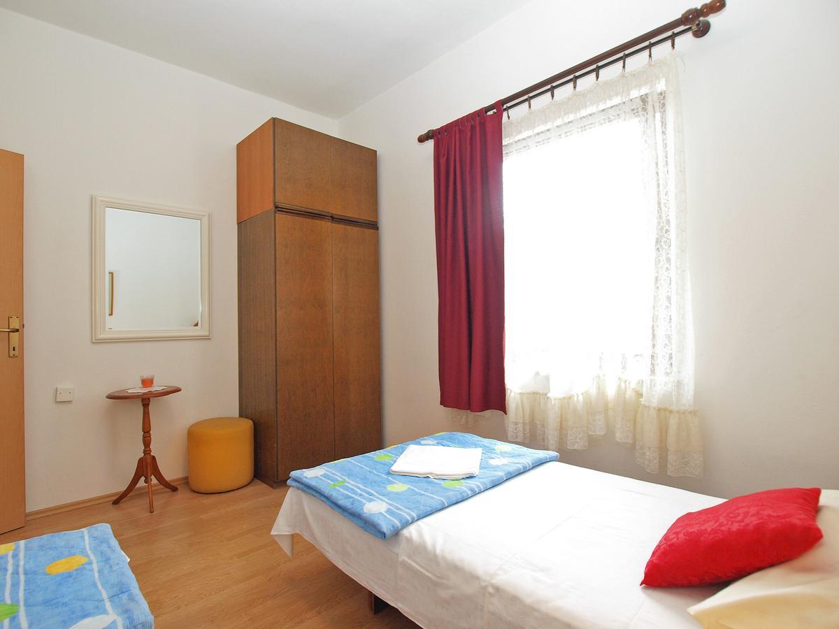 Apartment Vladimira 1569 พูลา ภายนอก รูปภาพ