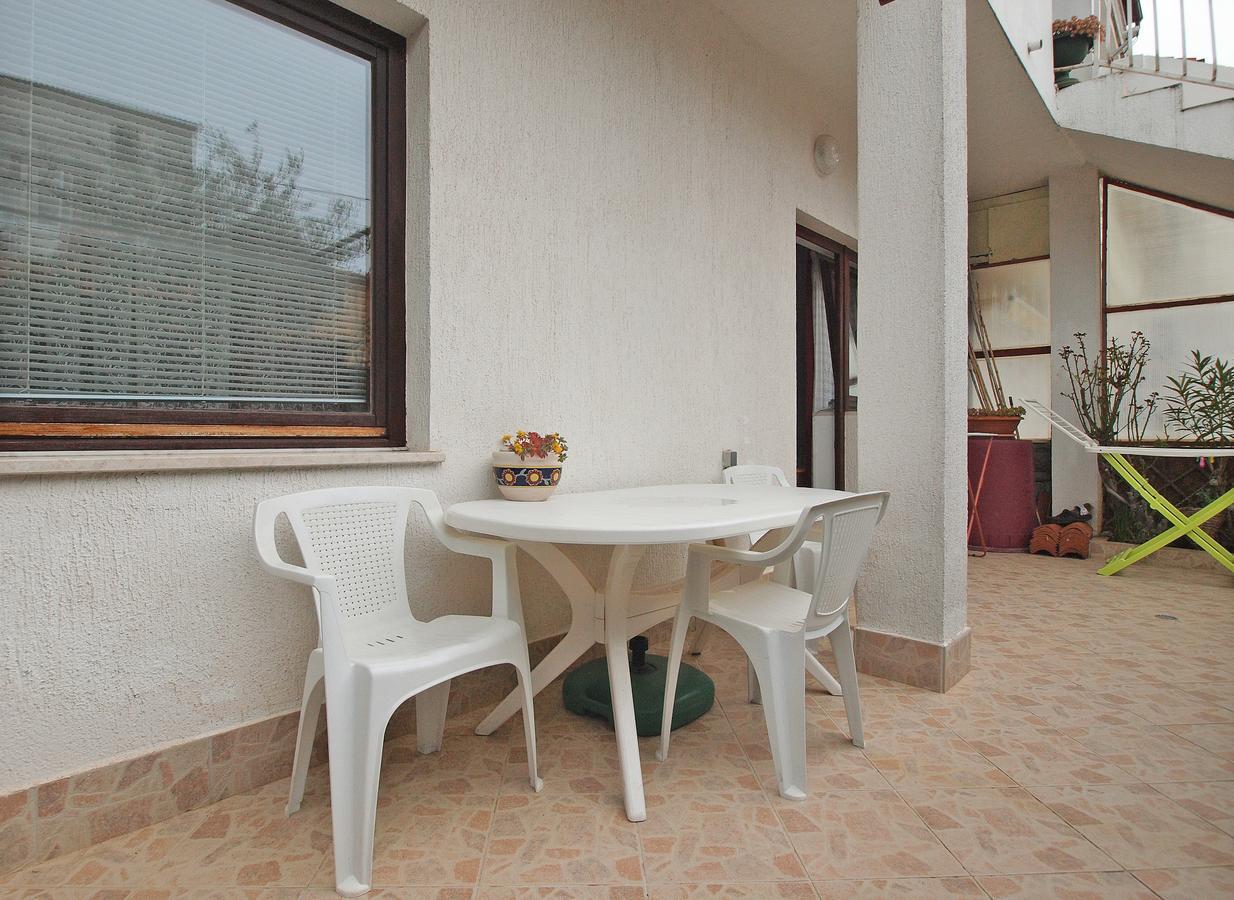Apartment Vladimira 1569 พูลา ภายนอก รูปภาพ